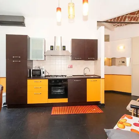 Colourful & Cozy Cenisia Apartment