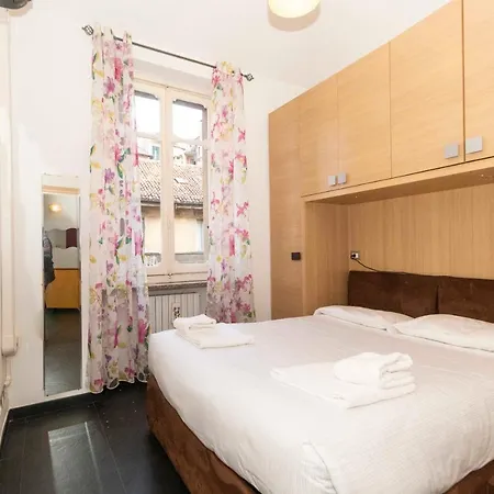 Colourful & Cozy Cenisia Apartment *
