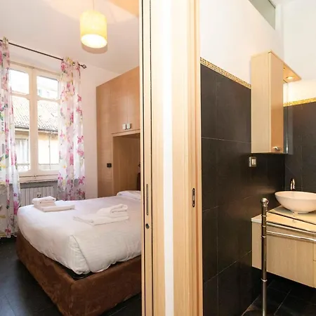 Colourful & Cozy Cenisia Apartment *