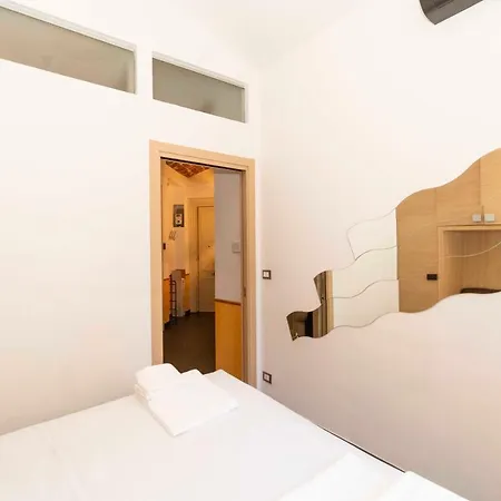 Colourful & Cozy Cenisia Apartment